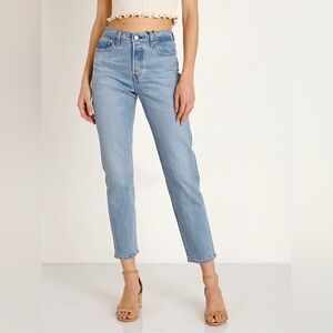Light Wash Levi’s Wedgie Icon Jeans in Bright Side